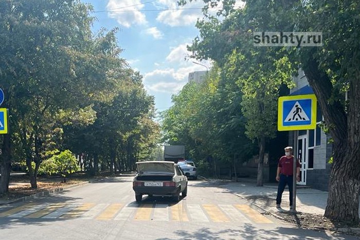 В Шахтах переехали 81-летнюю пенсионерку на «зебре»: девушка оказалась бабушкой