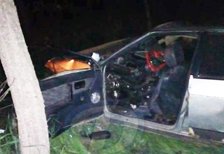 ВАЗ врезался в дерево на трассе под Ростовом, 25-летний парень погиб