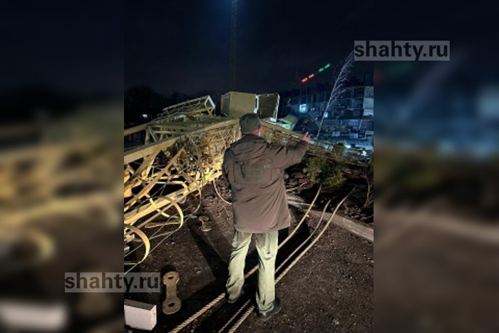 Рухнул башенный кран на стройке в Ростове: погибли два человека
