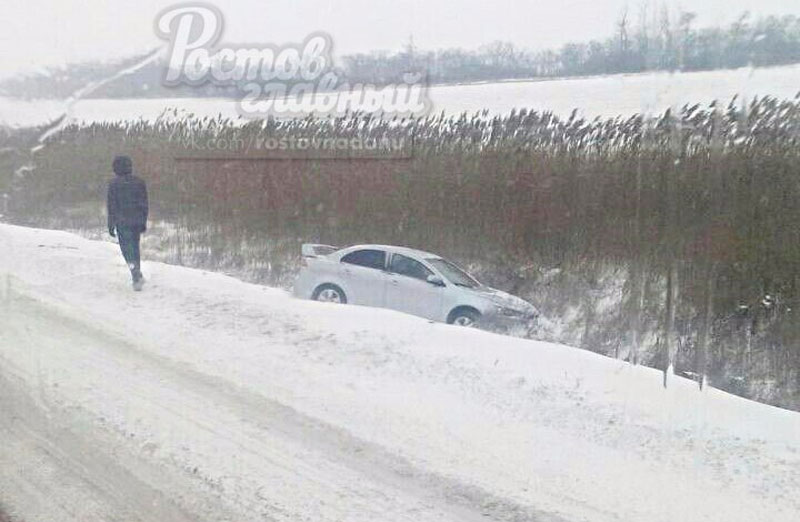 Снег м 4. М4 снегопад парализовал. Фотографии снегопад на трассе м 4. Новости трасса м4 сегодня снегопад авария. Трасса м 11 зимой в снегопад фото.