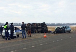 Под г. Шахты столкнулись мусоровоз и ВАЗ-2112, погиб 36-летний водитель