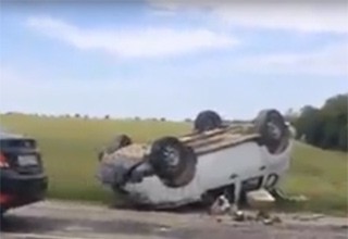 Перевернулся Renault Duster, столкнувшись на трассе с Fiat Ducato — пострадал 4-летний малыш [Видео]