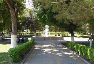 Горожане потребовали убрать разруху на площади Ленина г. Шахты