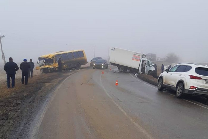 Автобус с шахтерами попал в ДТП: пострадали четыре человека в Ростовской области