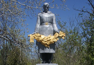 Восстановлены мемориалы на Братской могиле на кладбище и в п. Фрунзе г. Шахты