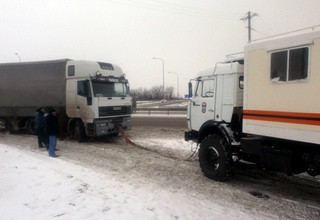 На трассах спасатели помогают водителям — развернуты пункты обогрева в Ростовской области