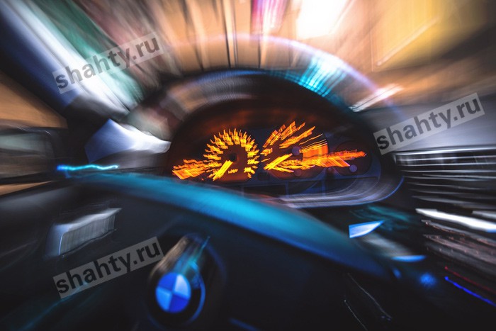 Пьяную девушку задавил Kia Rio: она перелезла через отбойник на трассе М-4 «Дон» в  Ростовской области