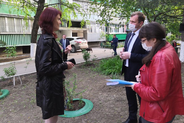 В г. Шахты накажут три управляющие компании за некачественную уборку