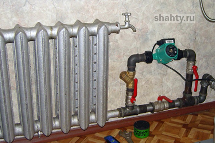 Украли радиаторы отопления и водяной насос в Шахтах