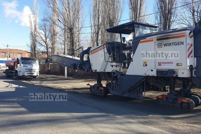 Отремонтируют дороги на двух улицах в соседнем с Шахтами пос. Каменоломни