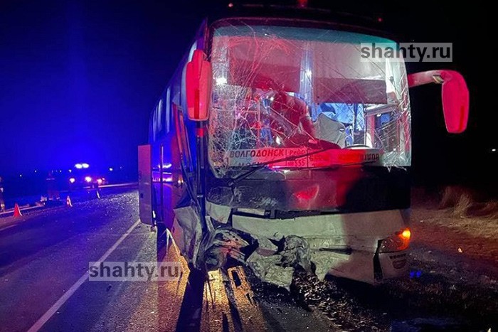 Погибли две девушки и двое мужчин в массовом ДТП на трассе в Ростовской области