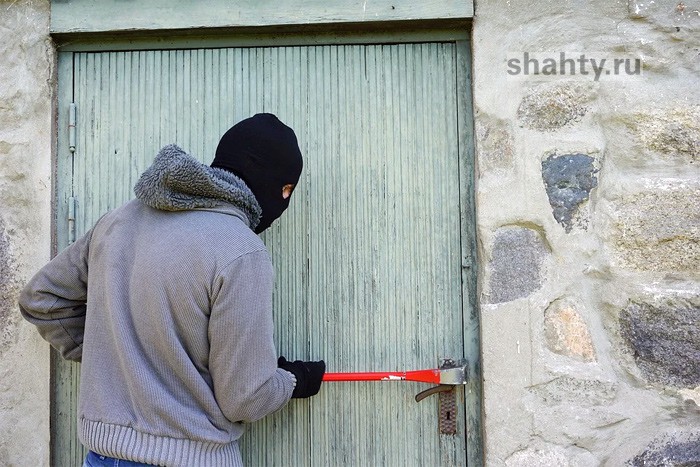 В Шахтах раскрыли кражу из хозяйственной постройки — вор не успел продать похищенное