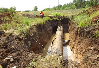 Продолжается врезка водовода в г. Шахты — работы ведут 9 аварийных бригад [Фото]