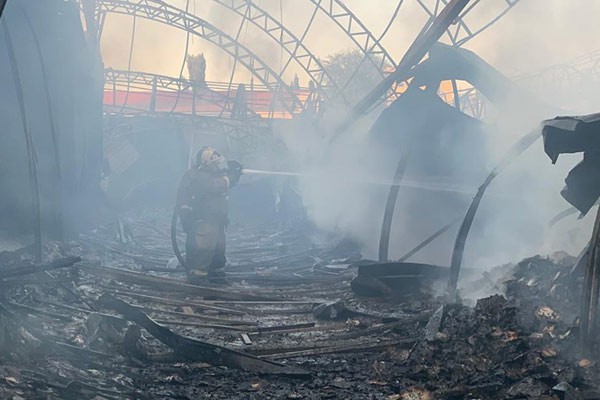 Сгорел 41 ларек в г. Шахты — названа возможная причина пожара