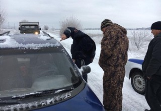Инспекторы ДПС спасли водителя, который на морозе не смог попасть в свой автомобиль