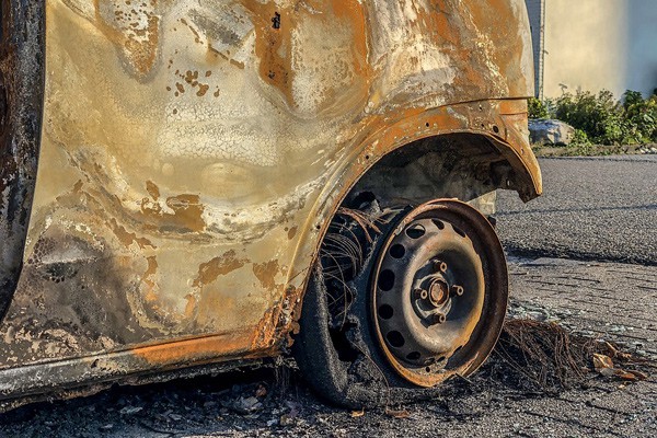 В Шахтах сгорели Ford Fusion и «Лада Ларгус»