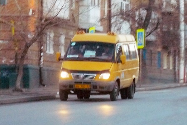 В г. Шахты маршрутка сбила бабушку на перекрестке улиц Маяковского и Чернокозова