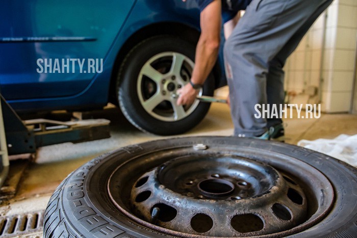 Смена летней резины, просроченные права, триколор на номерах