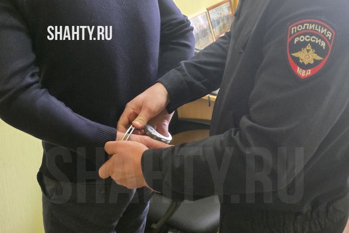 В г. Шахты парень нашел платежный стикер и отправился за покупками