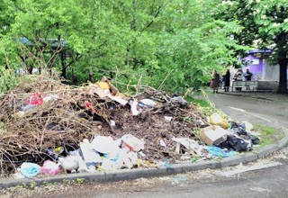 В г. Шахты убрали стихийную свалку, созданную жителями улицы Советской