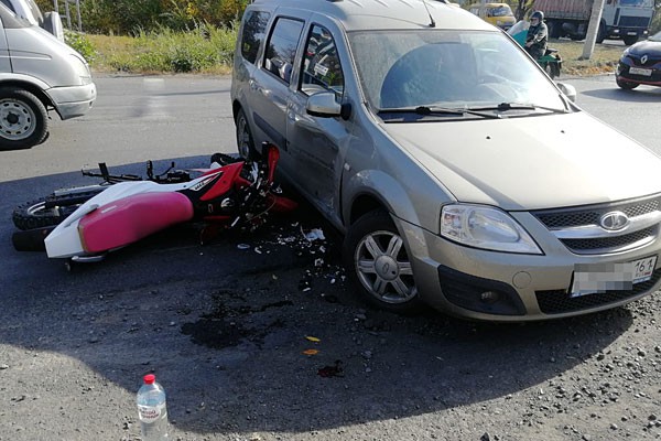 В г. Шахты мотоциклист попал в ДТП по вине водителя автомобиля