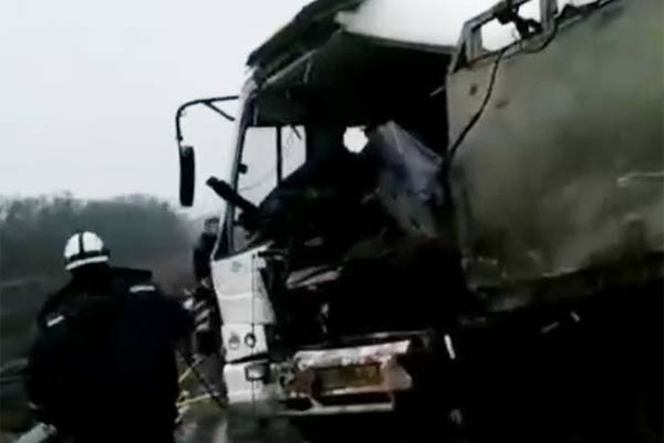 Массовое ДТП с автобусом и микроавтобусом на трассе М-4 около Платова: двое погибли и 8 пострадали