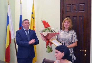 Три дамы в г. Шахты стали лучшими муниципальными служащими (СПИСОК)