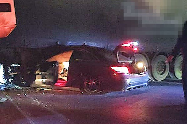 Чудо: «Мерседес» превратился в кабриолет, но водитель не пострадал