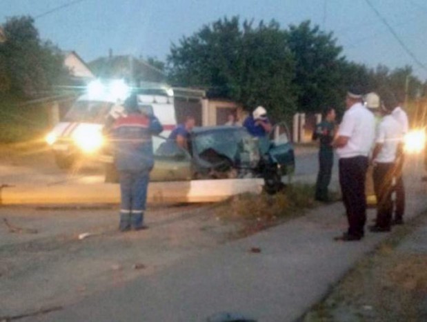 Погибла 51-летняя пассажирка в ДТП в Белой Калитве — Opel Astra врезался в столб