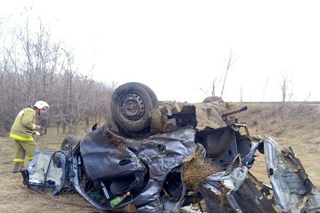 Страшное ДТП: Разорвало Chevrolet — погиб врач с женой в соседнем с Шахтами районе [Фото]