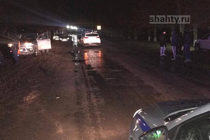 Начинающий водитель сбил подростков на обочине: один юноша скончался на месте