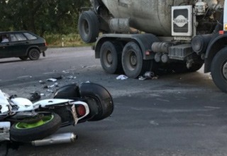 Погиб 22-летний байкер под колесами грузовика под Новочеркасском [Фото + видео]