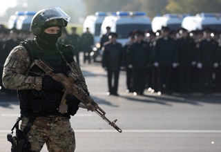 Прошел парад полиции на Театральной площади в Ростове [Фото + видео]
