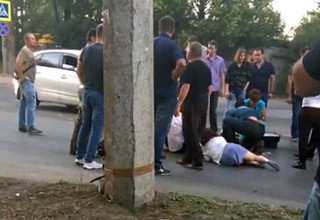 Иномарка сбила беременную девушку с 3-летним ребенком на «зебре» в Ростове [Фото + видео]