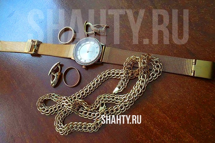 В г. Шахты внук обокрал свою бабушку 230 тысяч рублей