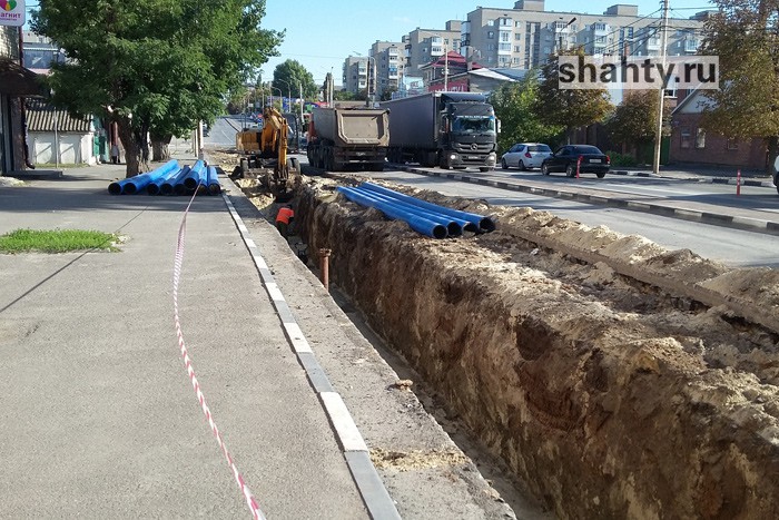В Шахтах начались заторы на улице Советской из-за ремонта водопровода