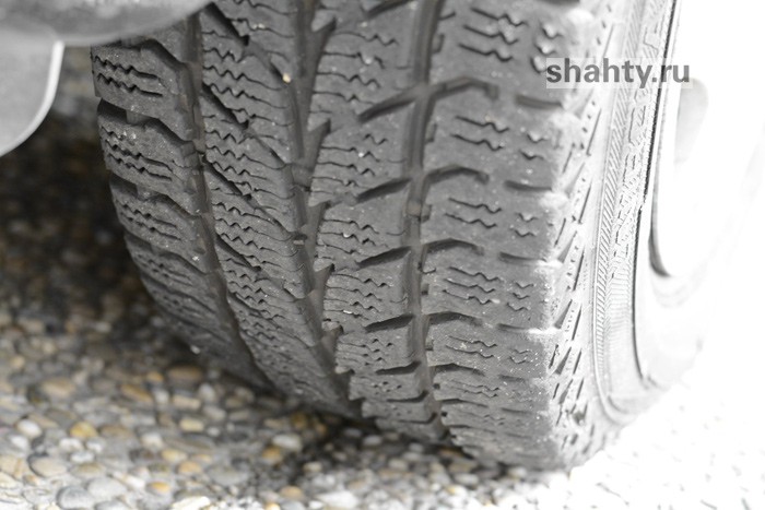 В Шахтах у дамы украли зимнюю резину стоимостью 45 тысяч рублей