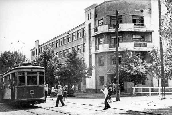 История г. Шахты в фотографии: бывший ЦУМ и гостиница на Советской (Большой улице)