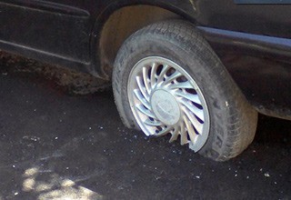 Закатали в асфальт иномарку дорожные рабочие в Ростовской области