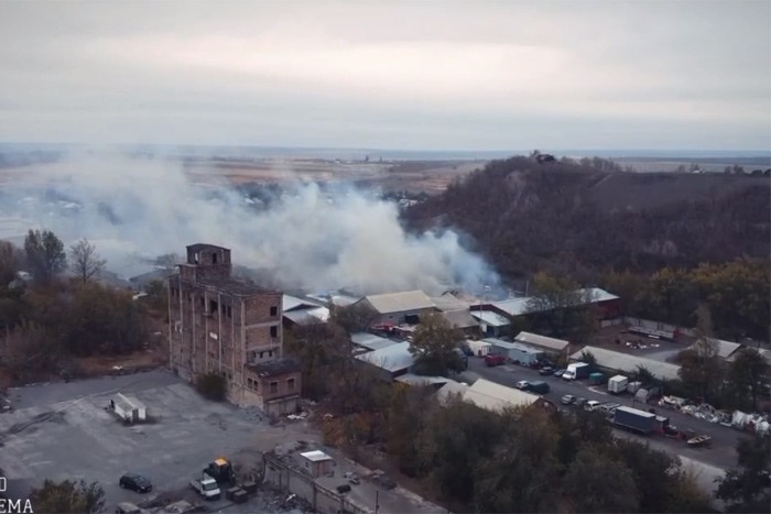Эпичное видео пожара в городе Шахты на складе «Пух-перо»