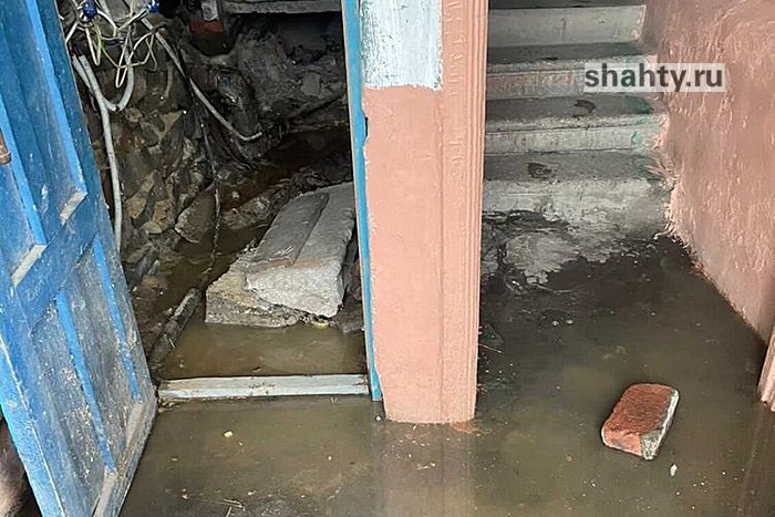 Подвалы в Шахтах подтоплены во многих домах