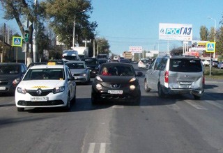 В г. Шахты Nissan Juk сбил женщину на пешеходном переходе