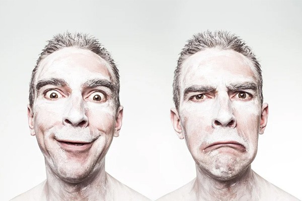 Самоизоляция в Шахтах выглядит сомнительно — тротуары пусты, магазины многолюдны