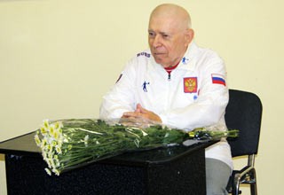 С 80-летием поздравили заслуженного тренера по тяжелой атлетике Виктора Дорохина глава г. Шахты и министр спорта