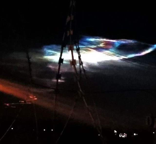 Интересные природные явления. Необычные свечения в небе. Серебристые облака. Зрелища в небе. Аномалия в анапе облачное цунами.