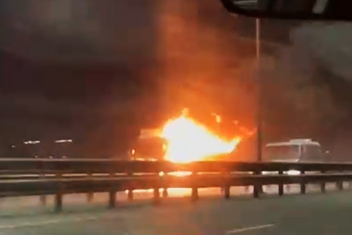 Сгорела фура на 1028-м км трассы М-4 «Дон» в Ростовской области
