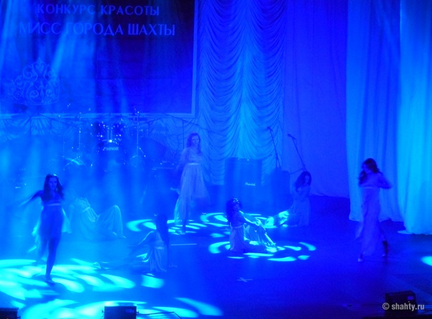 «Мисс города Шахты 2012», романтичное начало конкурса