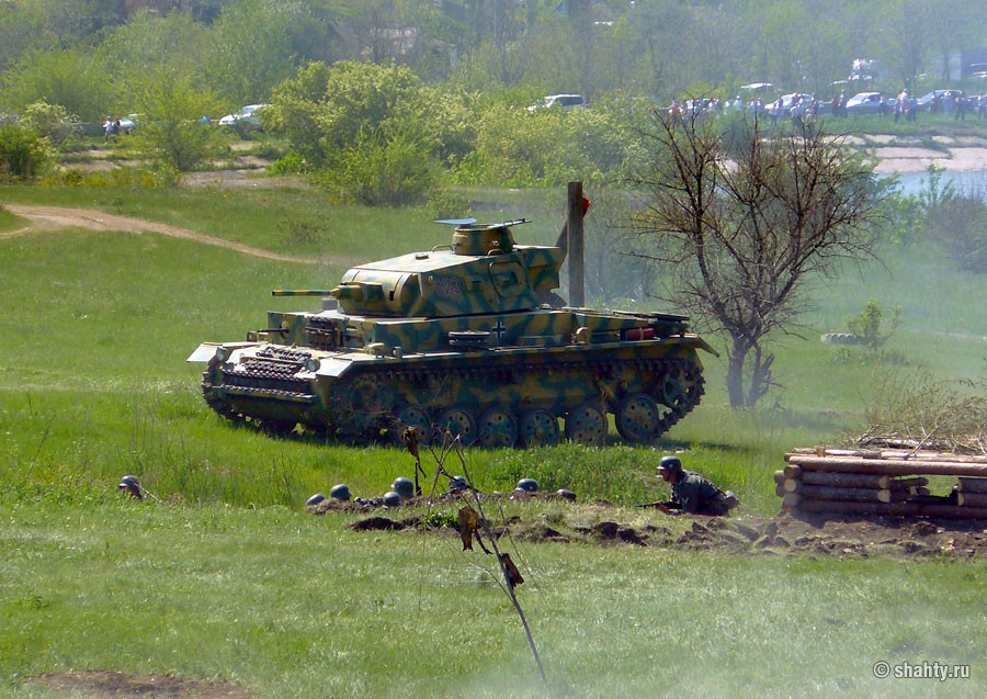 Немецкий танк, водохранилище ХБК 3 мая 2013 г. - Шахты