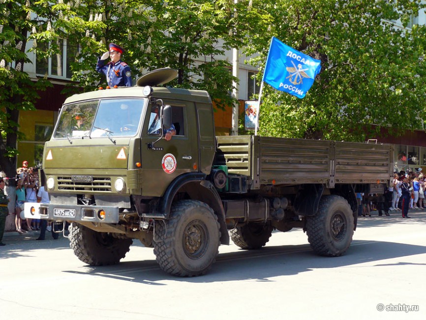 Парад ко Дню Победы, май 2012, г. Шахты, КАМАЗ