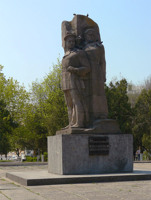 Памятник борцам за Советскую власть - Ф.Подтелкову и М.Кривошлыкову, г Новочеркасск - Шахты